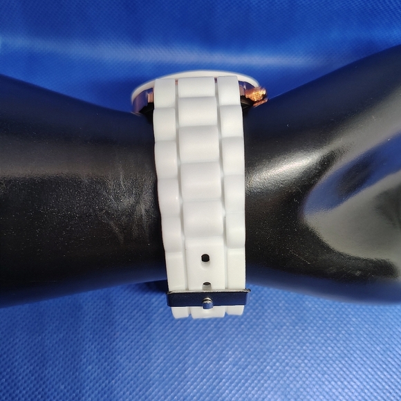 Geneva Watch - Picture 2 of 3